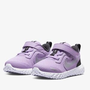 Nike Revolution 5 